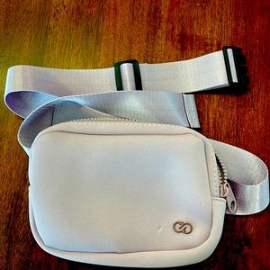 CALIA Neoprene Waistpack in very light purple